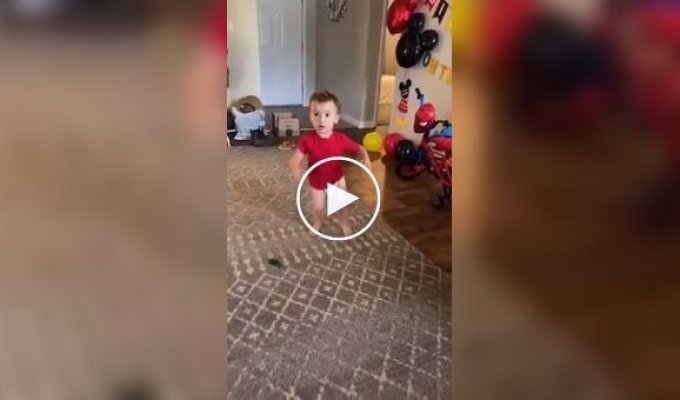 Реакция ребенка на подарок в честь его 2-летия