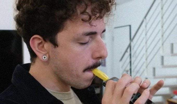 In Italy, they invented a smart whistle that turns any phone into a wind instrument (3 photos + video)