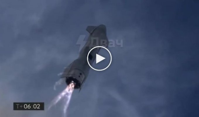 Команде SpaceX удалось посадить Starship SN10, но прототип взорвался через 10 минут