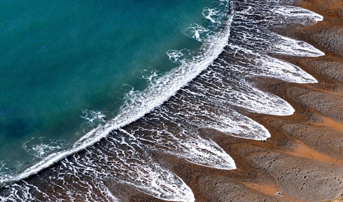 Загадочное явление на пляже, которое не могут объяснить ученые (5 фото)