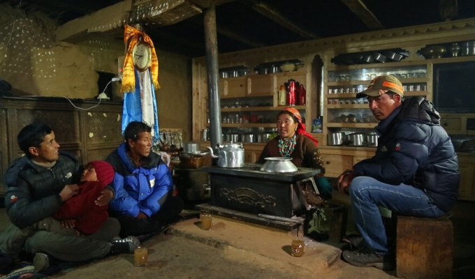 Polyandry in Nepal: how men share one wife (4 photos)