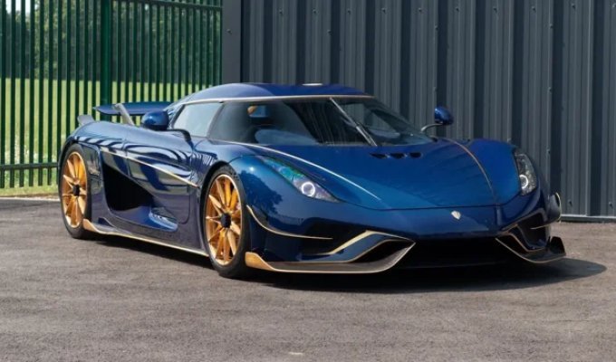 The right-hand drive hypercar Koenigsegg Regera was put up for sale for 4 million dollars (18 photos)