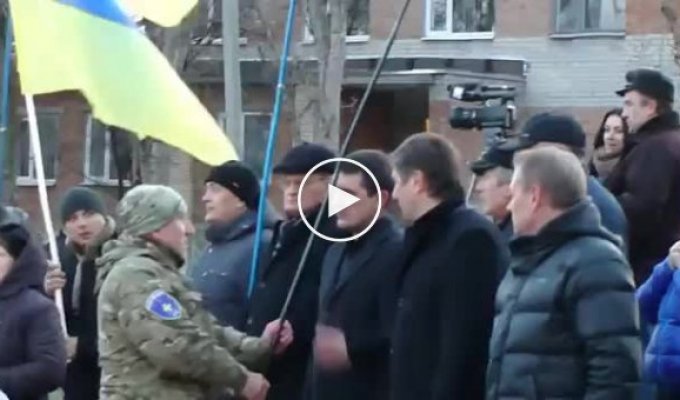 Мер Славянска Вадим Лях отказывается брать флаг Украины