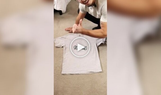 How to quickly fold a T-shirt