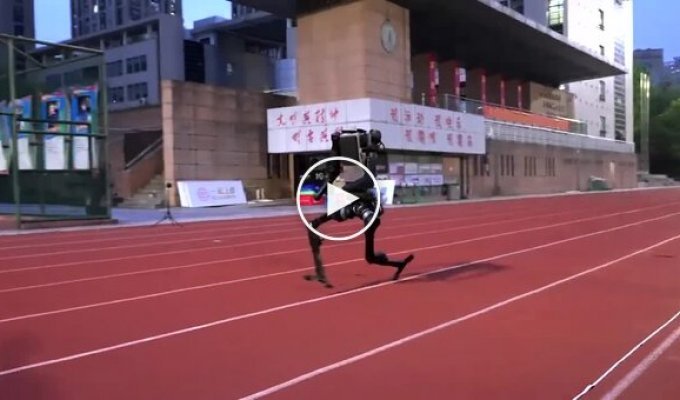 Китайская компания показала самого быстрого робота