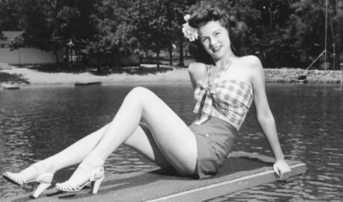 Crop Tops and Shorts in the 1940s: Stunning Photos of Rebellious Wartime Style (27 Photos)