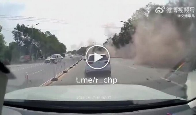 Volumetric methane explosion on Chinese roads