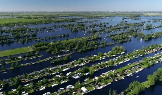 How an Environmental Disaster Gave the Netherlands a Stunning Getaway Spot (7 photos)