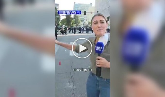Полицейский выстрелил в ногу журналистке