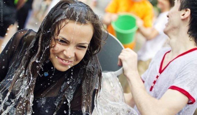 Водная битва в жаркий день (61 фото)