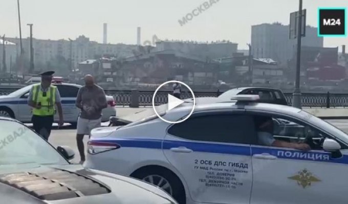 На России криптоблогер решил организовать автопробег на элитных автомобилях по центру Москвы