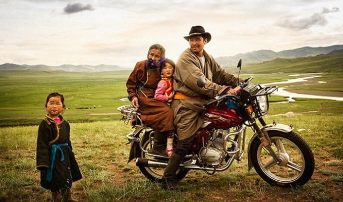 Современные кочевники: фотоцикл о жителях Монголии (8 фото)