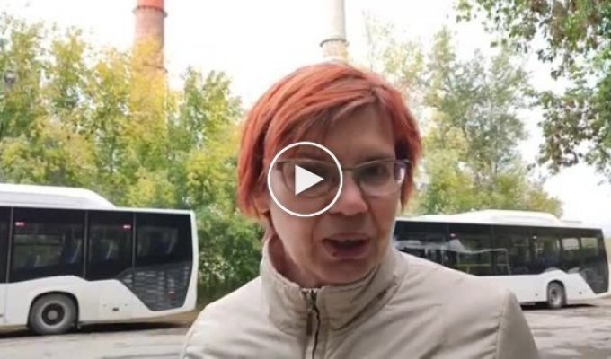В Новосибирске чиновница отчиталась о ремонте туалета для водителей и протестировала его