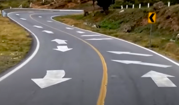 Crazy road markings in Mexico. How not to go crazy?! (5 photos + 1 video)