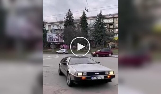 DeLorean somewhere in Chernivtsi
