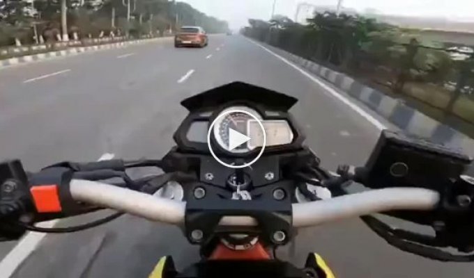 The driver wanted to help the motorcyclist and warn about the obstacle