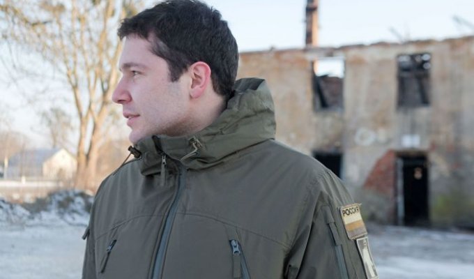 Губернатору Калининградской области Антону Алиханову пришлось объясняться за нашивки на своей куртке (3 фото)