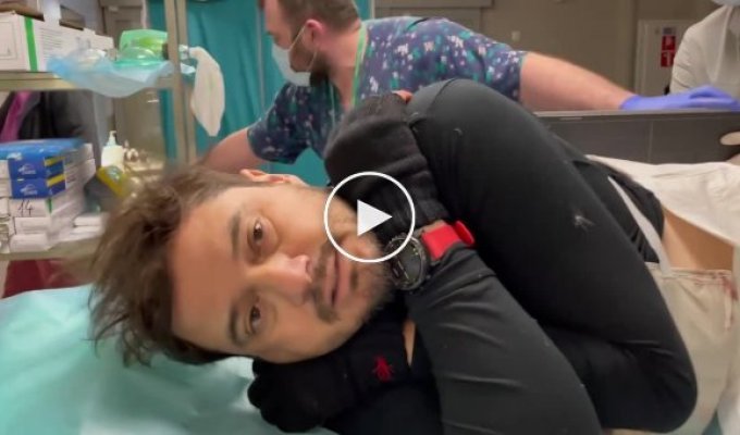 В больницу Охматдет привезли раненого американского журналиста, где ему оказывают медицинскую помощь