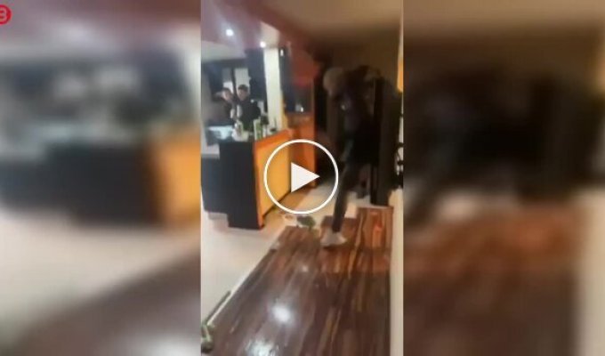 Вболівальники влаштували погром у будинку