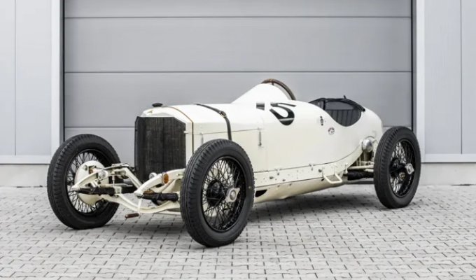 A 101-year-old racing Mercedes Type 122 will be put up for auction. Preliminary estimate - 5 million euros (27 photos)