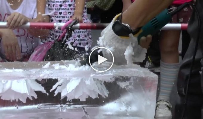 Ледяное искусство на фестивале