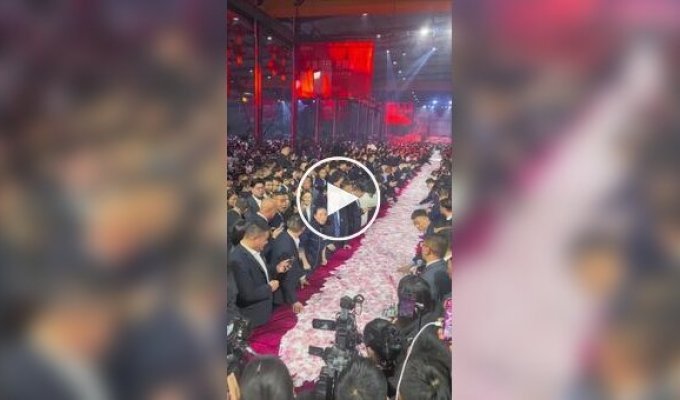 В Китае начальник выплатил подчиненным 26 миллионов долларов в качестве годовой премии