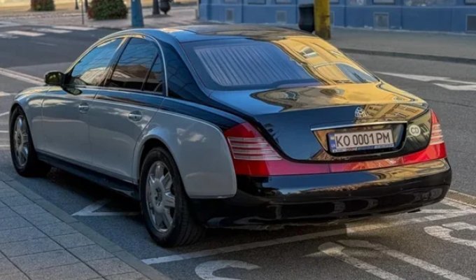 В Словакии заметили очень необычный Maybach с украинскими номерами (3 фото)
