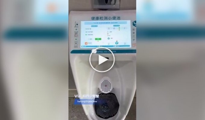 В туалетах Шанхая появились «умные» писсуары с огромными экранами