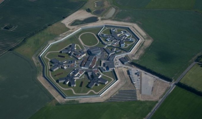 Гуманная тюрьма с высокой степенью безопасности в Дании (29 фото)