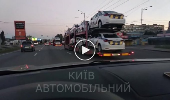 В Киеве замечена поставка новых полицейских машин
