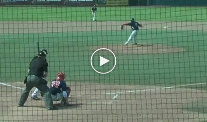 Невероятный прыжок за бейсбольным мячиком