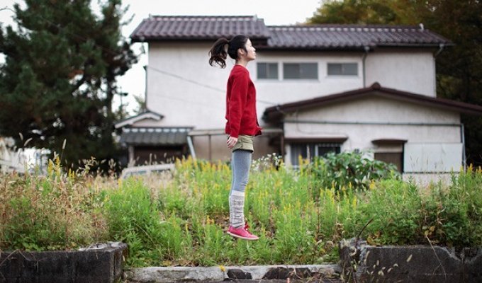 Левитация японской девочки (14 фото)