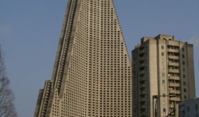 Самые сумасшедшие здания Азии (32 фото)