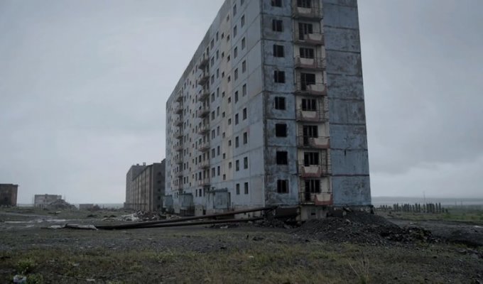 Как живут люди на краю света: города России за полярным кругом, где время замерло (17 фото)