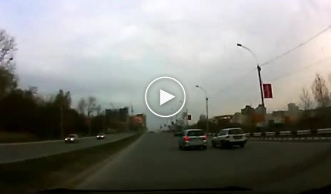 Авария в Новосибирске (перемотать на 1:15)
