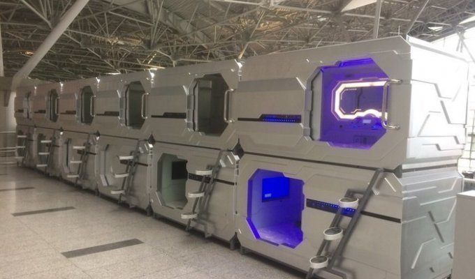 В аэропорту Внуково появились капсулы для сна (4 фото)