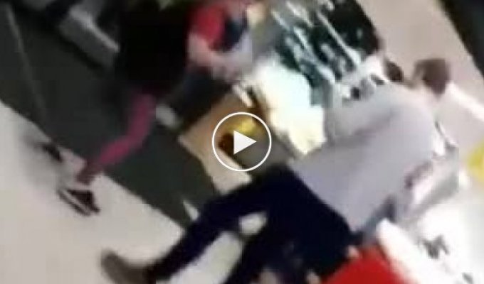 Нетрезвый муж администратора магазина в Бийске наказал ударом ножа припозднившегося покупателя