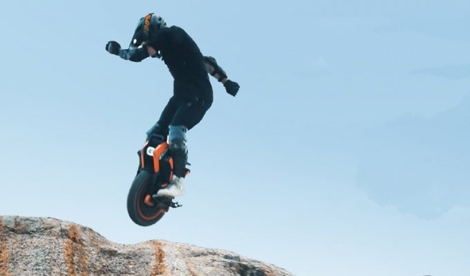 All-terrain unicycle for real extreme sports enthusiasts (2 photos + 1 video)