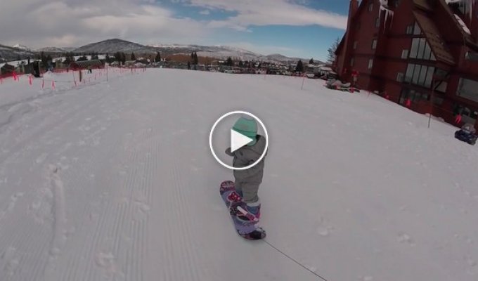 Эта 14-месячная девочка катается на сноуборде лучше многих из вас