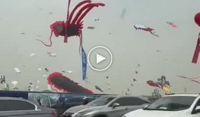 Фестиваль повітряних зміїв у Китаї