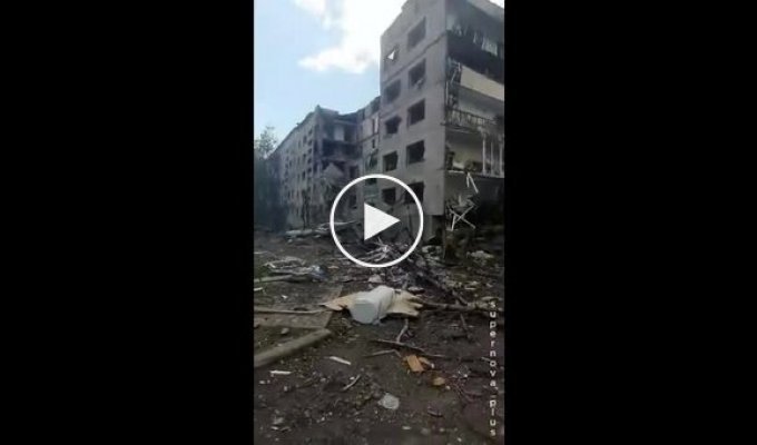 Украинский боец снимает разрушенный Покровск