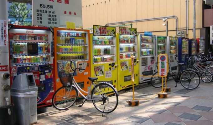 The Japanese install vending machines out of desperation (8 photos)