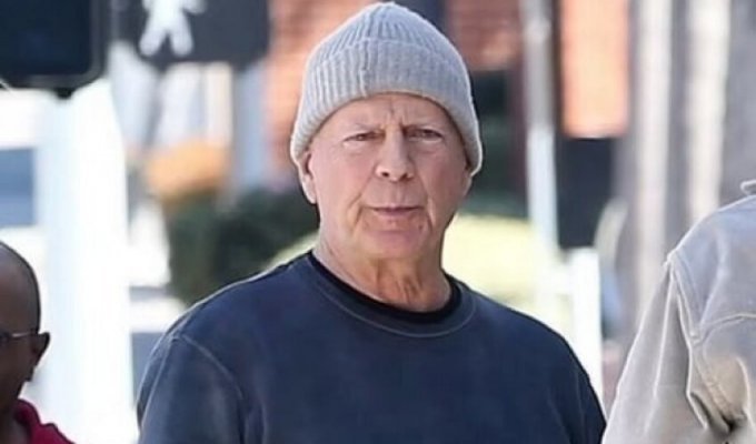Bruce Willis first appeared in public after the news about frontotemporal dementia (3 photos + 1 video)