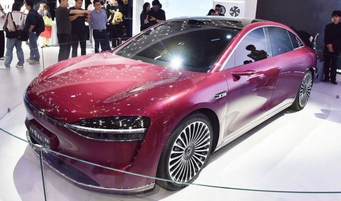 Huawei introduced a competitor to the Audi A8 with a price starting from 75 thousand dollars (16 photos)