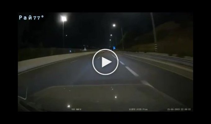 Taxi, being in the way of street racers, miraculously did not fly into a ditch in Israel