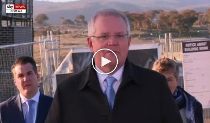 Австралиец прогнал премьер-министра страны Скотта Моррисона со своей лужайки