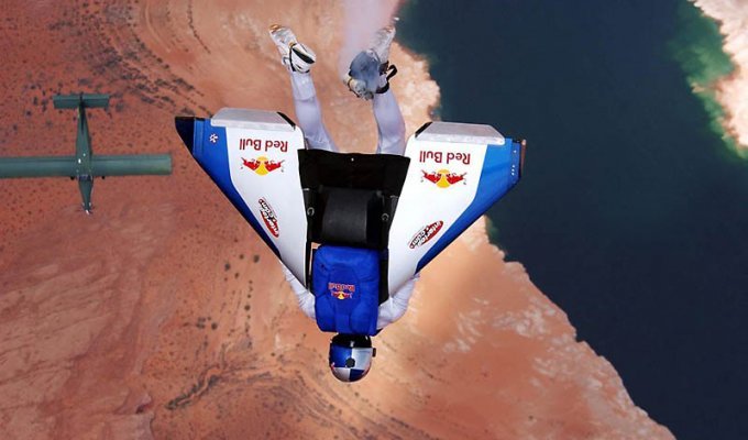 Феликс Баумгартнер готовится к прыжку из космоса (25 фото)