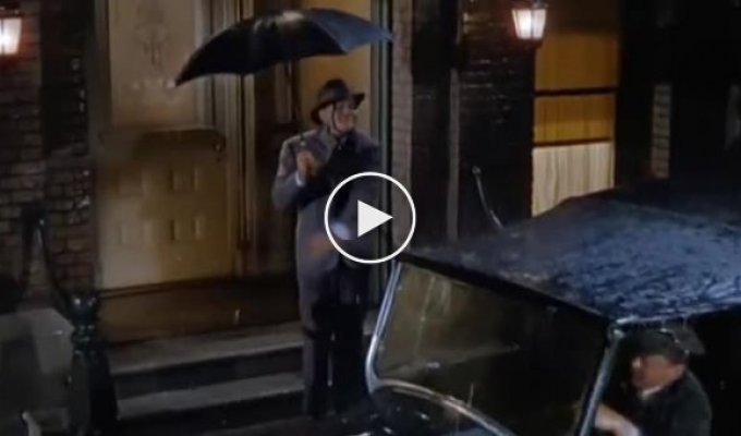 Как выглядит кино сцена из музыкального фильма Поющие под дождем