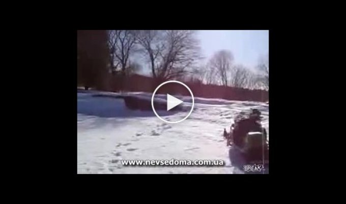 Двойная неудача на снежном мотоцикле