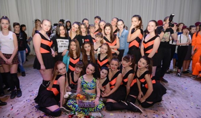 Оренбургские «пчелки» протестуют против закрытия школы танцев (6 фото)